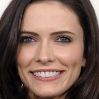 Bitsie Tulloch Nahé