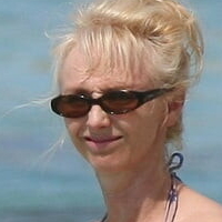 Debbie McGee Nahé