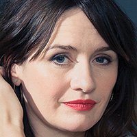 Emily Mortimer Nahé