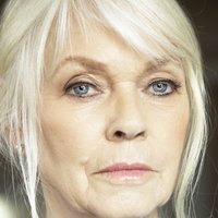 Flo Lawrence Nahé