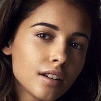 Naomi Scott Nahé