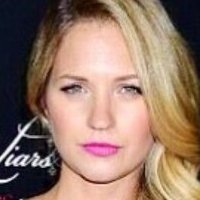 Vanessa Ray Nahé